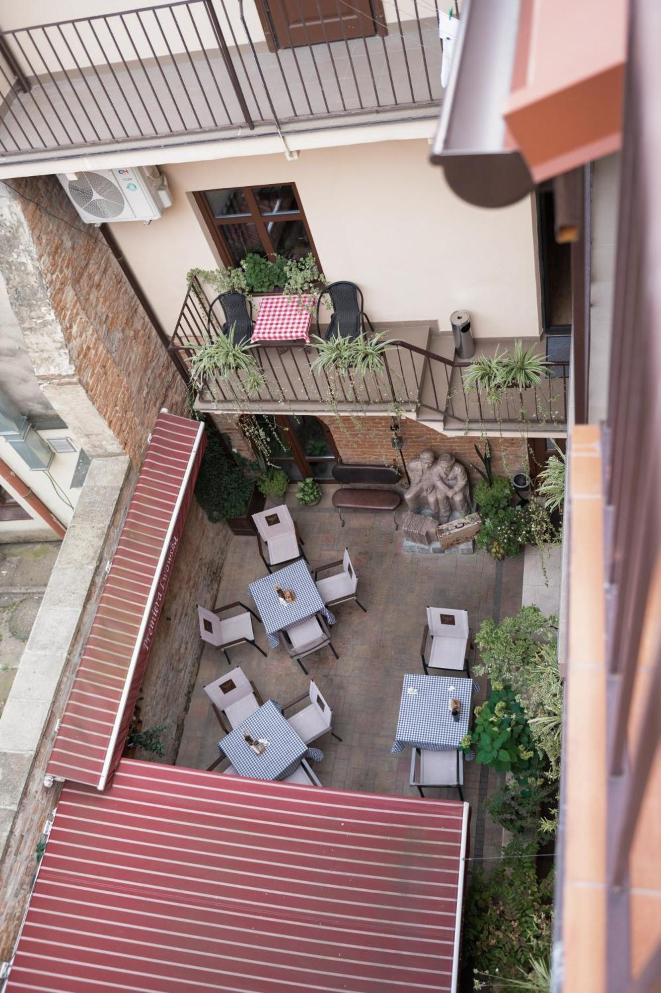 Apart Yaroslava Osmomysla 9 Square - City Center Λβιβ Εξωτερικό φωτογραφία