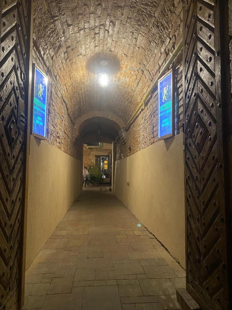Apart Yaroslava Osmomysla 9 Square - City Center Λβιβ Εξωτερικό φωτογραφία
