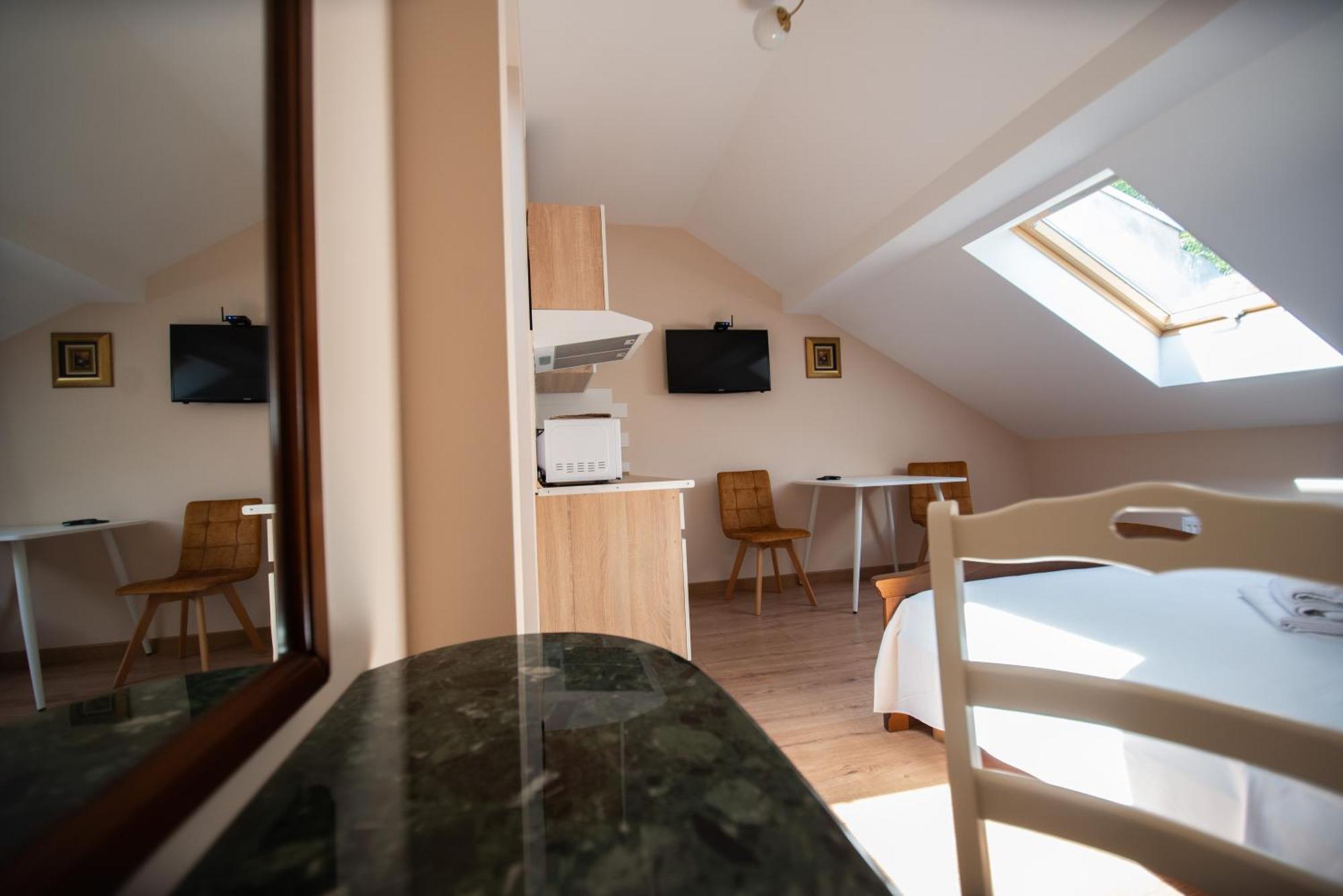 Apart Yaroslava Osmomysla 9 Square - City Center Λβιβ Δωμάτιο φωτογραφία