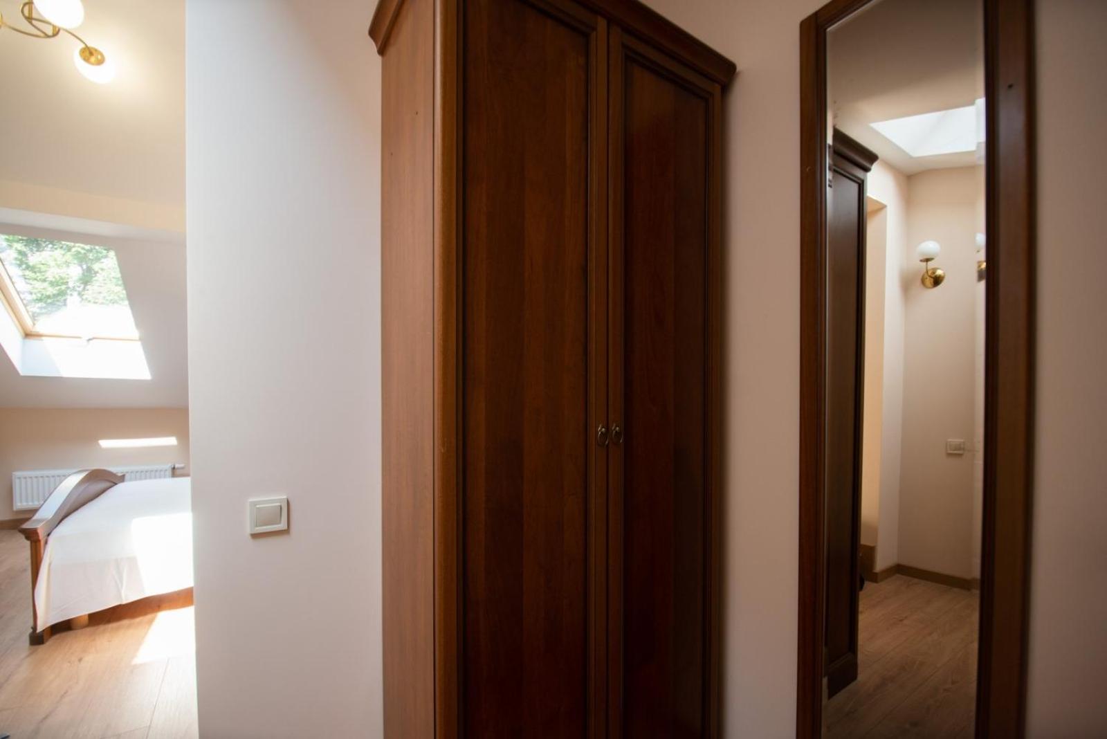 Apart Yaroslava Osmomysla 9 Square - City Center Λβιβ Δωμάτιο φωτογραφία