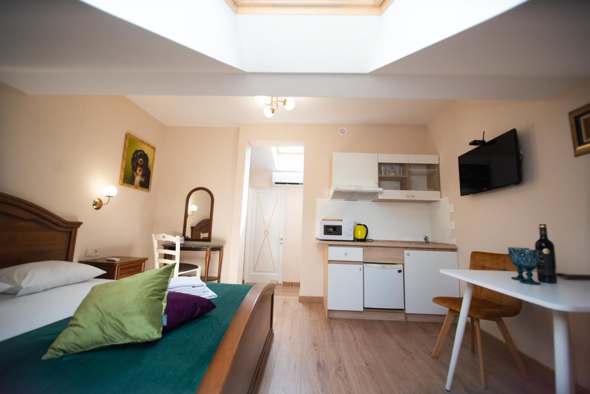 Apart Yaroslava Osmomysla 9 Square - City Center Λβιβ Δωμάτιο φωτογραφία